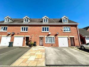 Ecklands Croft, Millhouse Green, Sheffield, S36 9AJ